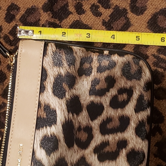 ❤Nine West Clutch.  Leopard Print used once. The zipper can be somewhat tricky. - Picture 7 of 9